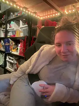 Snapshot of curvyneon chatting on 04.03.26 curvyneon online show from 04.03.26