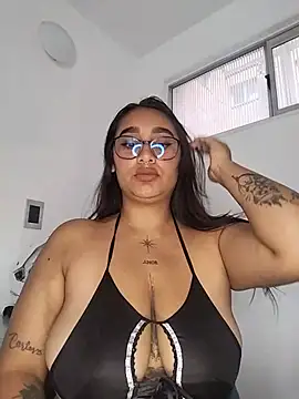 Snapshot of Mia_skyy18 chatting on 06.26.26 Mia skyy18 online show from 06.26.26