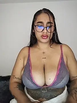 Snapshot of Mia_skyy18 chatting on 07.26.26 Mia skyy18 online show from 07.26.26
