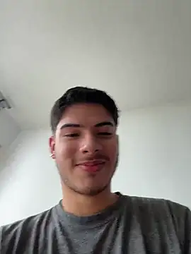 Snapshot of ApoloGray__ chatting on 04.17.26 ApoloGray online show from 04.17.26