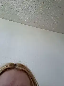 Snapshot of HeyItsChloe chatting on 03.21.26 HeyItsChloe online show from 03.21.26