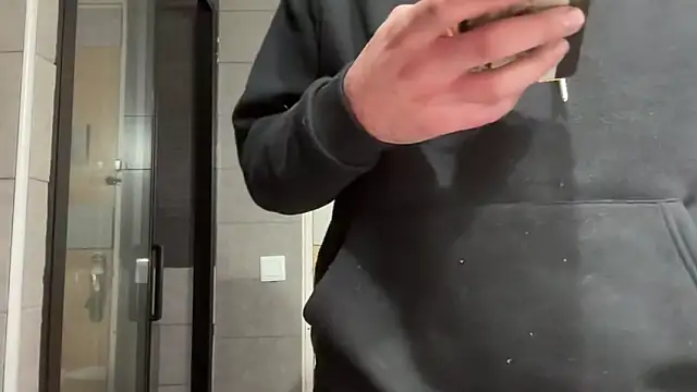 Snapshot of cristiamtentacion chatting on 03.19.26 cristiamtentacion online show from 03.19.26