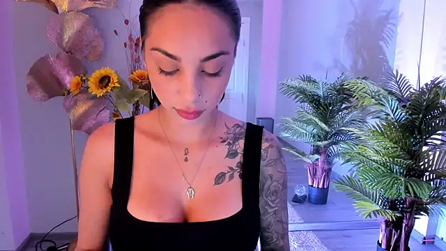 Snapshot of MissSiennaa chatting on 06.25.26 MissSiennaa online show from 06.25.26