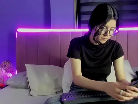 EmiSchwarz online show from 04.02.26