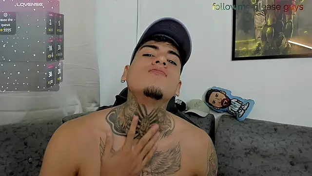 Snapshot of sweetlatinoboy chatting on 06.08.26 sweetlatinoboy online show from 06.08.26