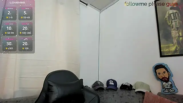 Snapshot of sweetlatinoboy chatting on 06.10.26 sweetlatinoboy online show from 06.10.26