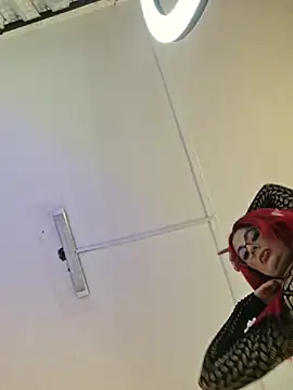 Scarlet Evanss  online show from 06.05.26