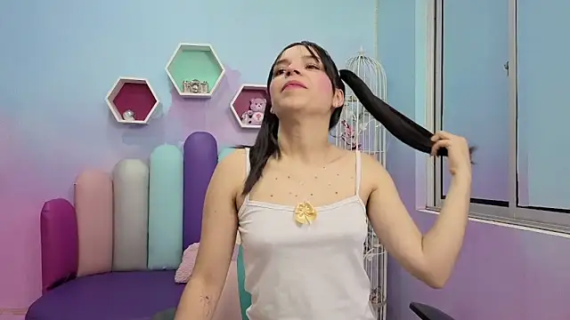 Isaa Skinny online show from 06.08.26