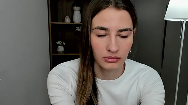 Snapshot of CarrieAndzulis chatting on 03.21.26 CarrieAndzulis online show from 03.21.26