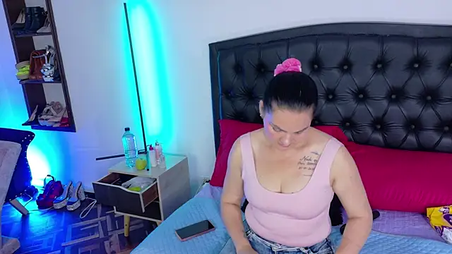 Scarlet Hiit online show from 07.10.26