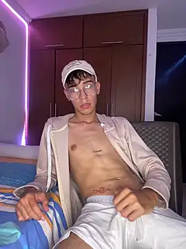 Snapshot of Milo_Gunnar chatting on 04.22.26 Milo Gunnar online show from 04.22.26