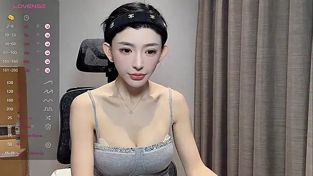Snapshot of kiki-12 chatting on 04.21.26 kiki-12 online show from 04.21.26