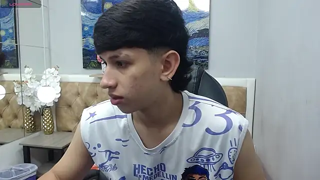Snapshot of AdrianFranko chatting on 05.21.26 AdrianFranko online show from 05.21.26