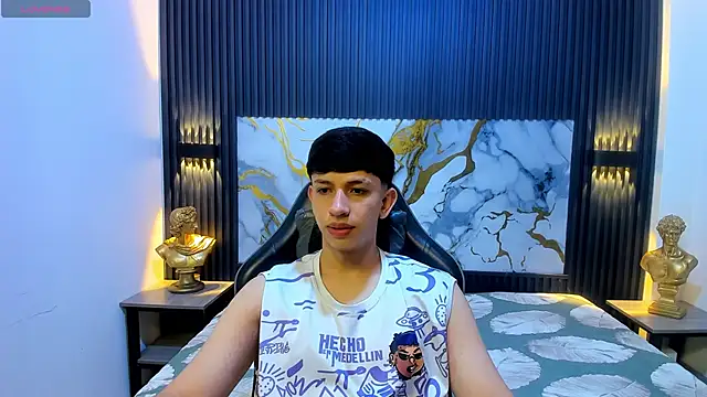 Snapshot of AdrianFranko chatting on 06.05.26 AdrianFranko online show from 06.05.26