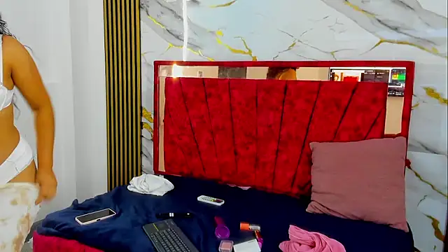 Tiana hots online show from 04.19.26