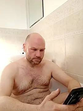 Snapshot of pitch_122 chatting on 04.02.26 pitch 122 online show from 04.02.26