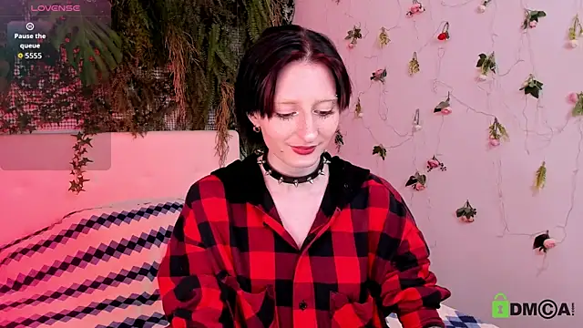 Snapshot of Kira__Cutie chatting on 06.11.26 Kira Cutie online show from 06.11.26