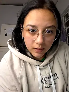 Snapshot of Lauqueen77 chatting on 03.30.26 Lauqueen77 online show from 03.30.26