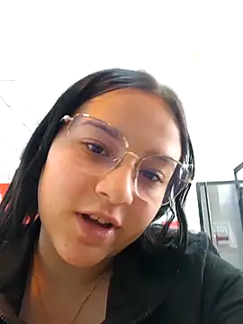 Snapshot of Lauqueen77 chatting on 04.01.26 Lauqueen77 online show from 04.01.26