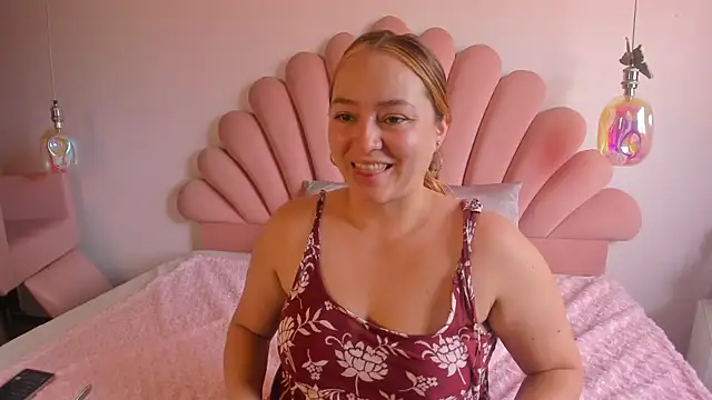 Snapshot of SabrinaVantress chatting on 05.24.26 SabrinaVantress online show from 05.24.26