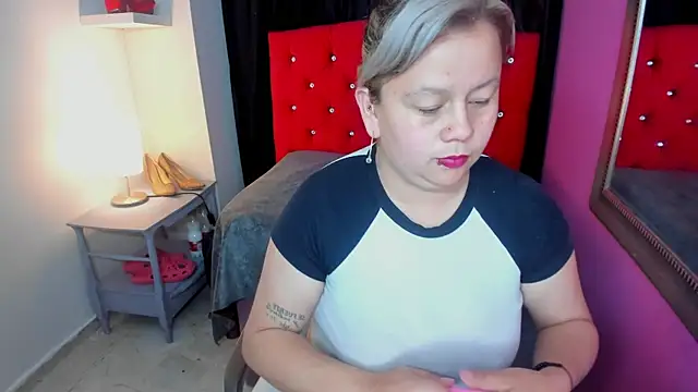 ScarletBigTitties online show from 04.17.26