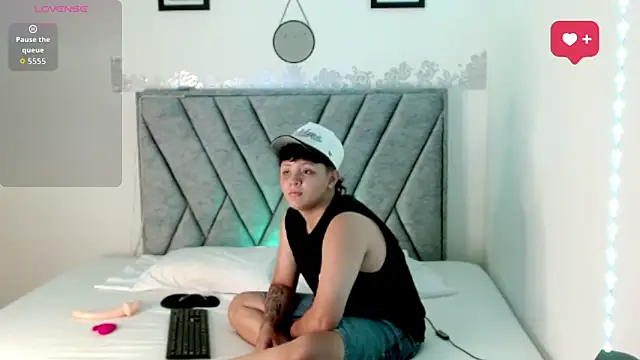 Snapshot of ValyX__ chatting on 03.25.26 ValyX online show from 03.25.26