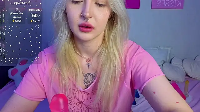 Snapshot of BlondieSummer chatting on 07.14.26 BlondieSummer online show from 07.14.26