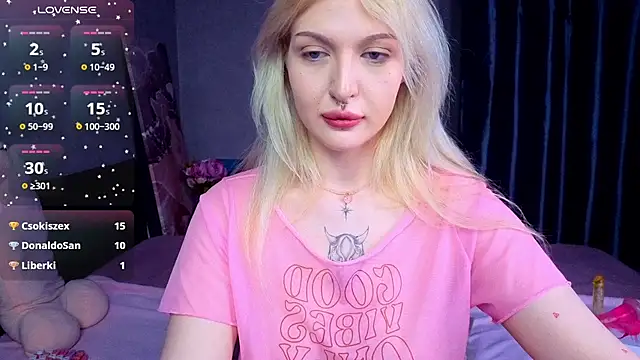 Snapshot of BlondieSummer chatting on 07.21.26 BlondieSummer online show from 07.21.26