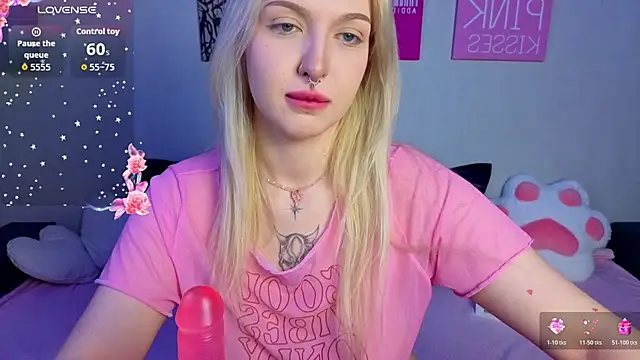 Snapshot of BlondieSummer chatting on 07.30.26 BlondieSummer online show from 07.30.26