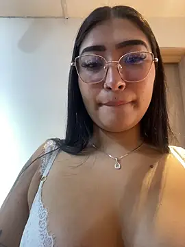 Snapshot of ami_santos chatting on 03.27.26 ami santos online show from 03.27.26