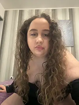 Snapshot of CurlyMaddie chatting on 03.24.26 CurlyMaddie online show from 03.24.26