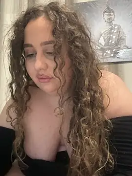 Snapshot of CurlyMaddie chatting on 04.06.26 CurlyMaddie online show from 04.06.26