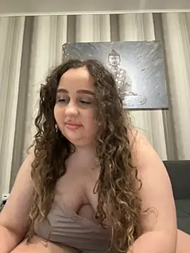 Snapshot of CurlyMaddie chatting on 04.08.26 CurlyMaddie online show from 04.08.26