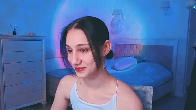Snapshot of MilaVey chatting on 04.17.26 MilaVey online show from 04.17.26