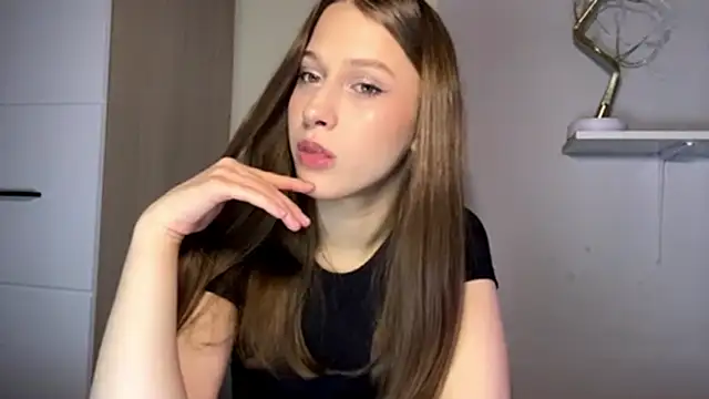 Snapshot of AssumingPail chatting on 04.01.26 AssumingPail online show from 04.01.26