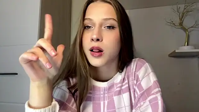 Snapshot of AssumingPail chatting on 04.05.26 AssumingPail online show from 04.05.26