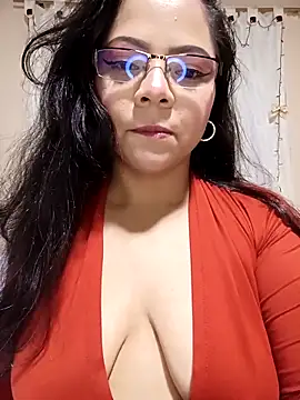 Snapshot of ROUSSE_SINCLAIR chatting on 04.15.26 ROUSSE SINCLAIR online show from 04.15.26