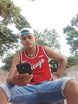 HOTRAINYGOLDEN online show from 03.26.26