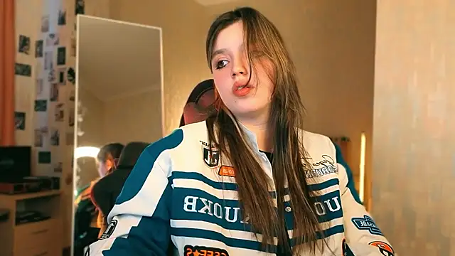 Chloe Rozzy online show from 03.20.26