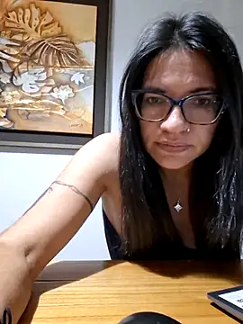 Gia-and-Lara online show from 05.20.26