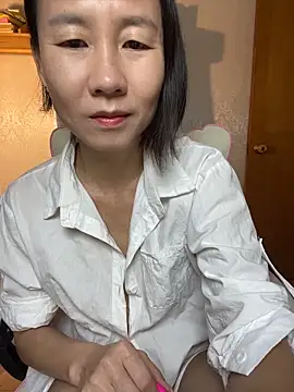 lilysister66 online show from 06.19.26