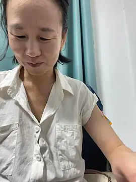 lilysister66 online show from 06.30.26