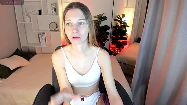 LauraPurr online show from 05.26.26
