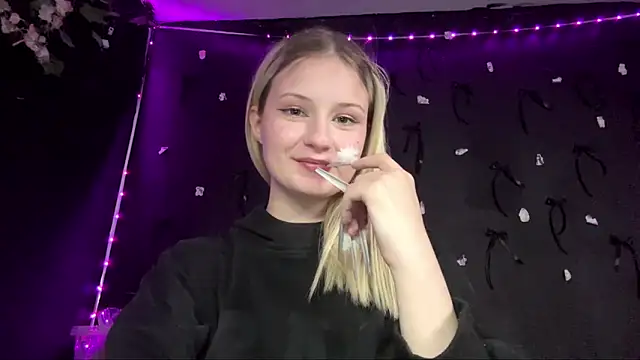 Snapshot of LiziSweet chatting on 03.21.26 LiziSweet online show from 03.21.26