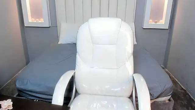 Snapshot of KeilyBennett chatting on 03.21.26 KeilyBennett online show from 03.21.26