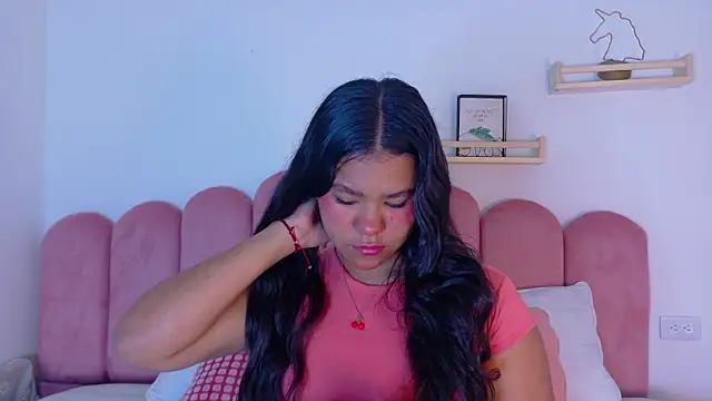 AhslyEvans   online show from 05.10.26