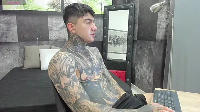 Snapshot of Gury_tattoo chatting on 03.26.26 Gury tattoo online show from 03.26.26
