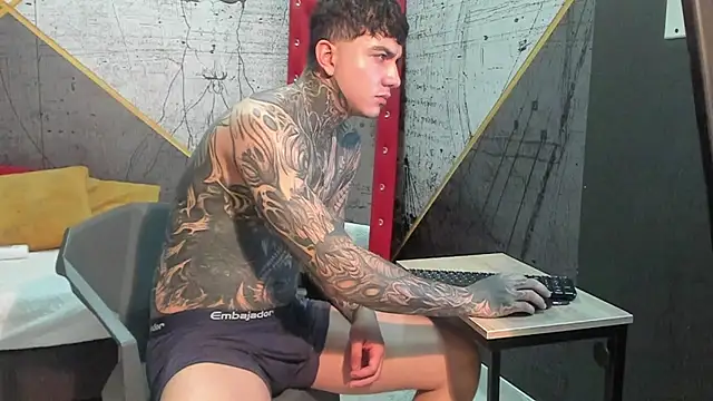 Snapshot of Gury_tattoo chatting on 04.08.26 Gury tattoo online show from 04.08.26