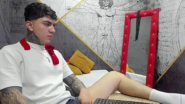 Snapshot of Gury_tattoo chatting on 04.21.26 Gury tattoo online show from 04.21.26