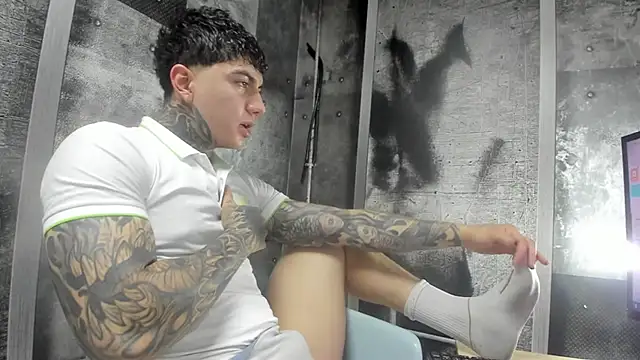 Snapshot of Gury_tattoo chatting on 05.18.26 Gury tattoo online show from 05.18.26